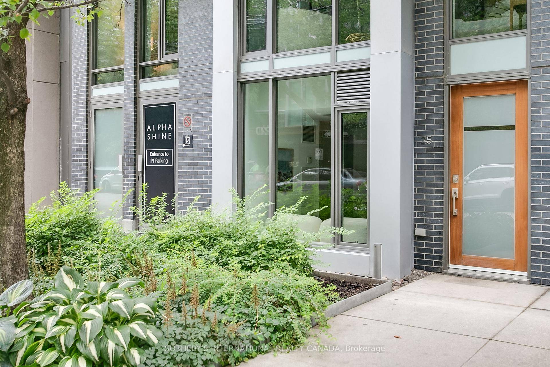 The ultimate, true live work opportunity located in the heart of King West.