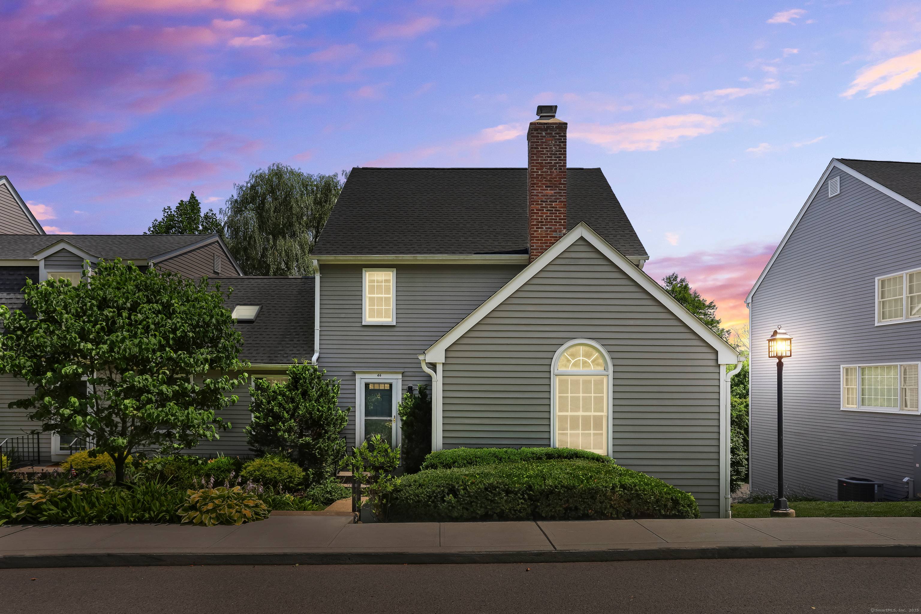 Stunning end unit townhouse completely renovated in 2024 !