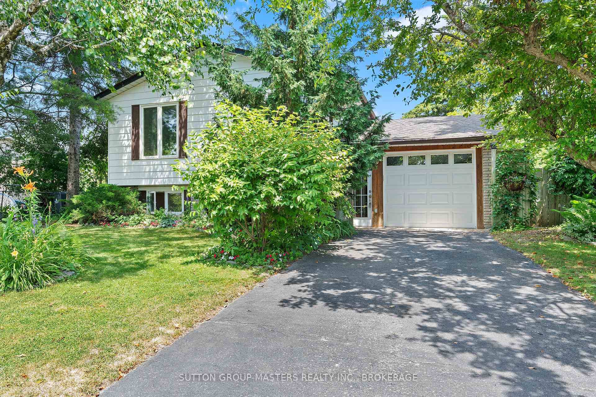 HOME SWEET HOME ! Loving maintained for 28 years by the current owner in a desirable and established neighbourhood in Kingston's west end.