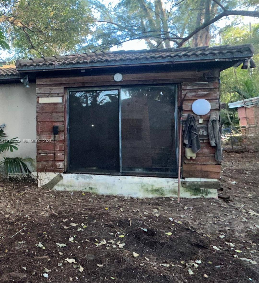 Duplex located just 5 minutes from the beach in a highly desirable area.