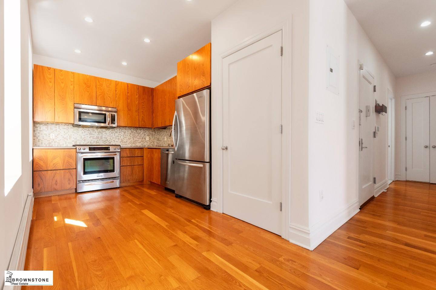 203 Luquer Street is a well maintained condo building in Carroll Gardens between Court and Smith Streets.
