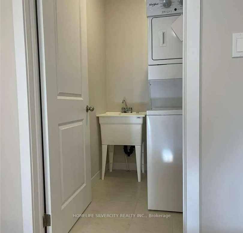 This stunning 2 storey townhouse is a perfect style of style, comfort and convenience.