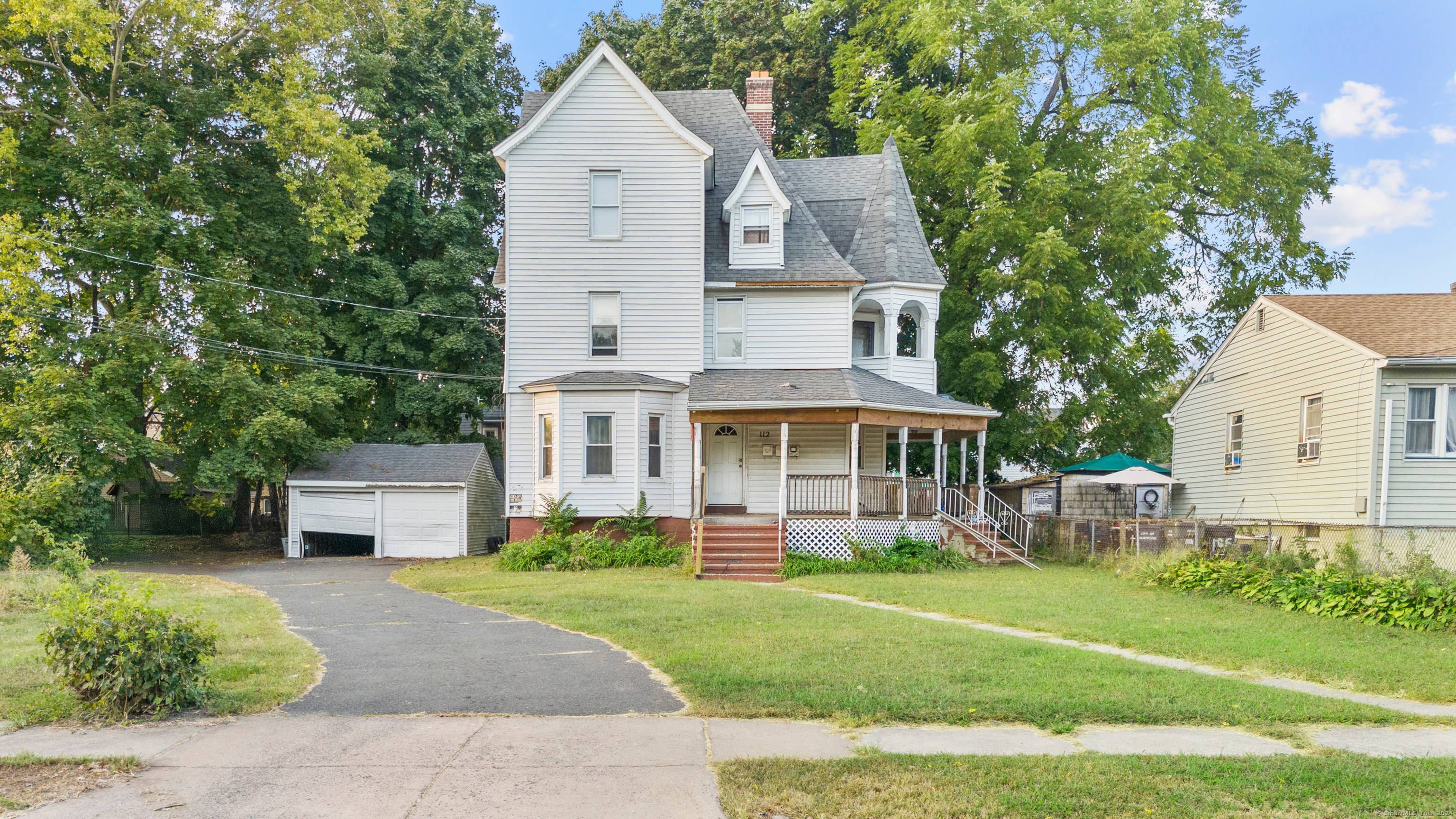 Investors take notice ! Fully Occupied 3 unit property located in the Blue Hills neighborhood, right on the Hartford Bloomfield line.