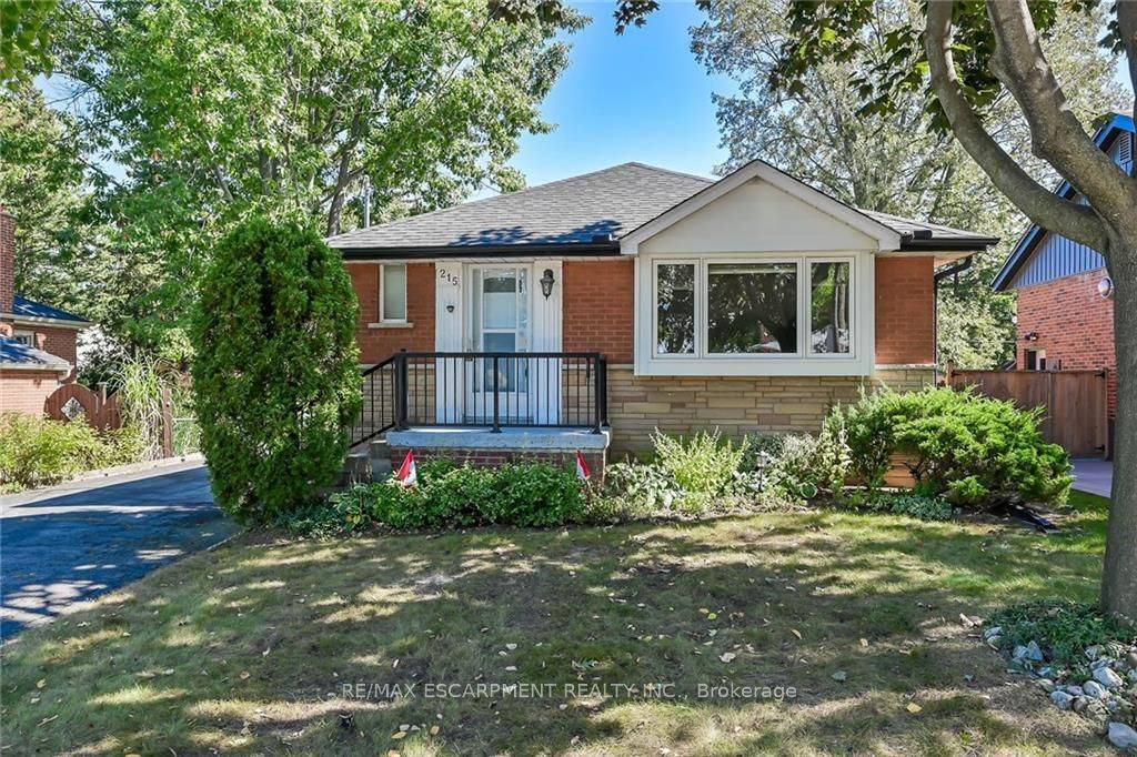 Ideally situated, Lovingly maintained 4 beds, 2 bath all brick Bungalow situated in the desired Westcliffe neighbrhd on 50' x 107' lot with sought after 20' x 24' detached grg.