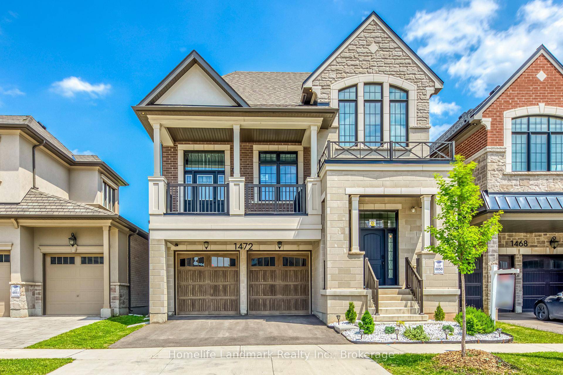 Welcome to 1472 Varelas Passage Located in the prestigious Upper Joshua Creek neighbourhood, this exceptional 2 storey home features 5 bedrooms, 4 bathrooms, and 3, 370 sq.