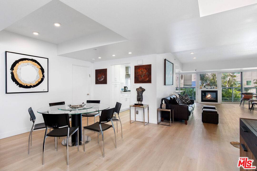 13600   MARINA POINTE DR 2BR Marina Del Rey La