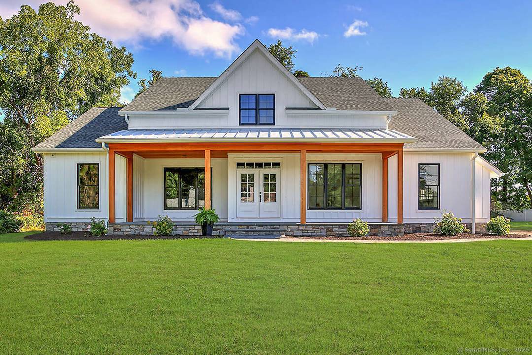 Quality built ! Stunning New Construction being built in a Two Cul de Sac Subdivision.