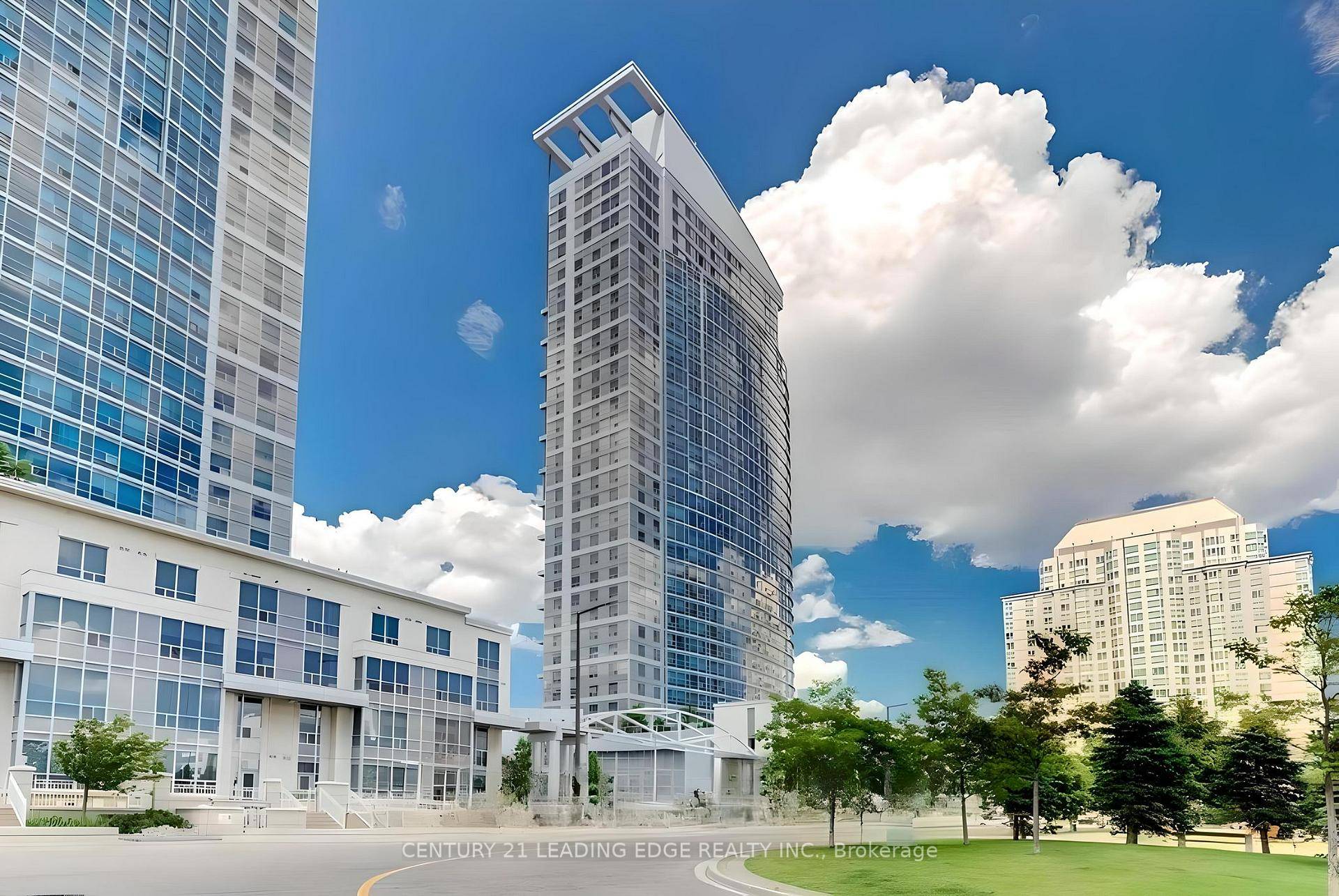 Luxury Condo Well Maintained !