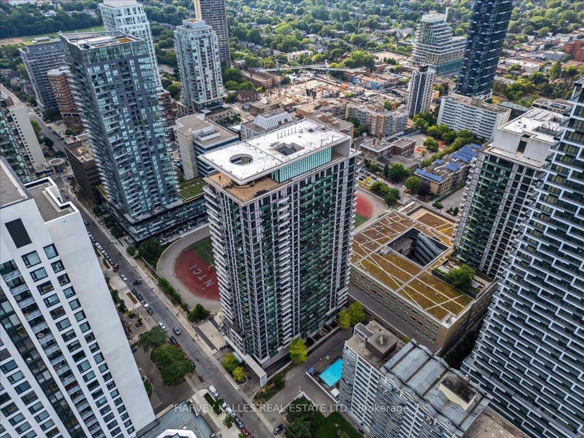 Spectacular 2 Level Penthouse at Tridel's Republic of Yonge amp ; Eglinton A Rare Gem.