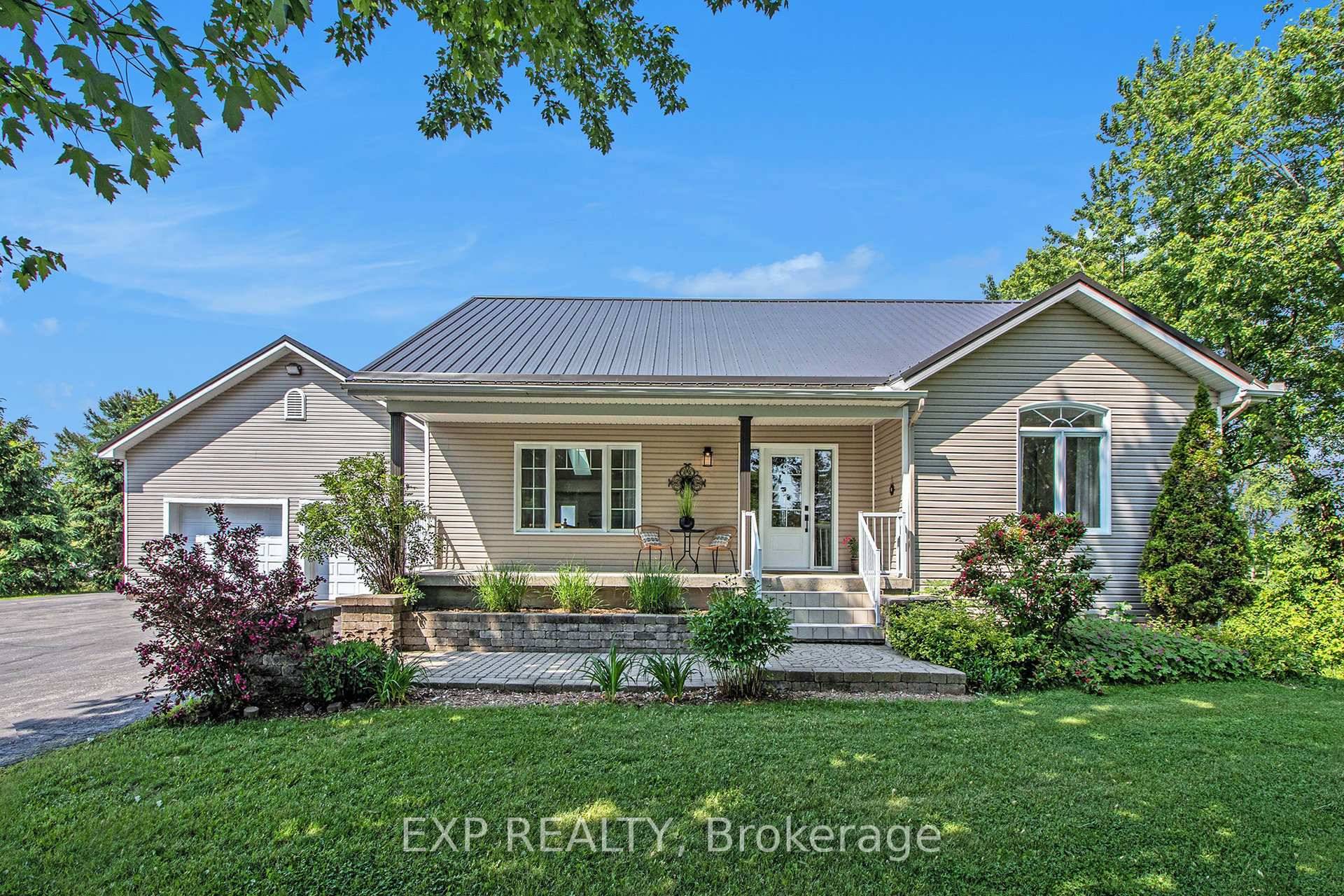 Well maintained 2 bedroom PLUS 2 bedroom in law suite !