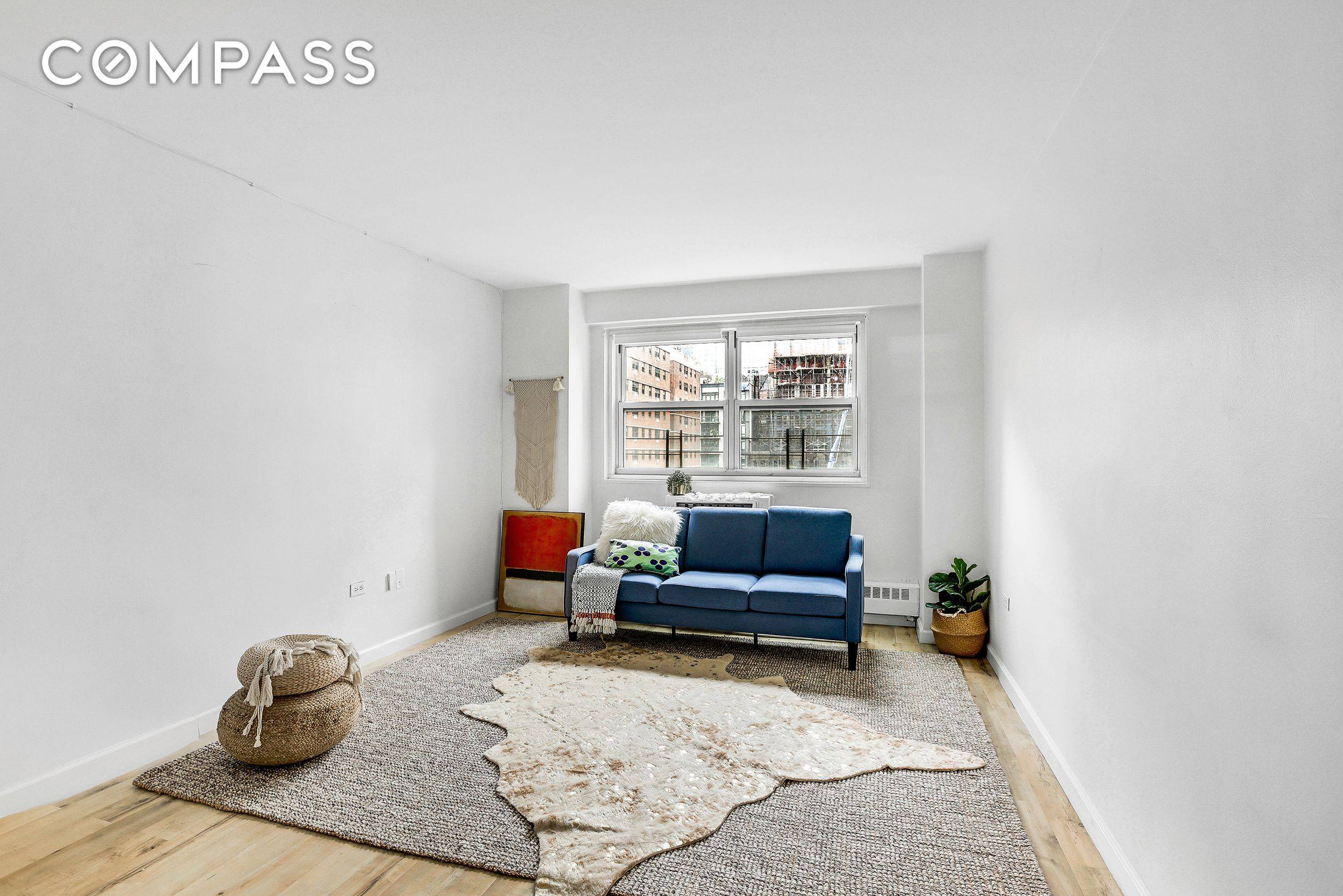 Welcome to Residence 11K at University Towers a spacious, light filled one bedroom co op in the heart of Downtown Brooklyn.