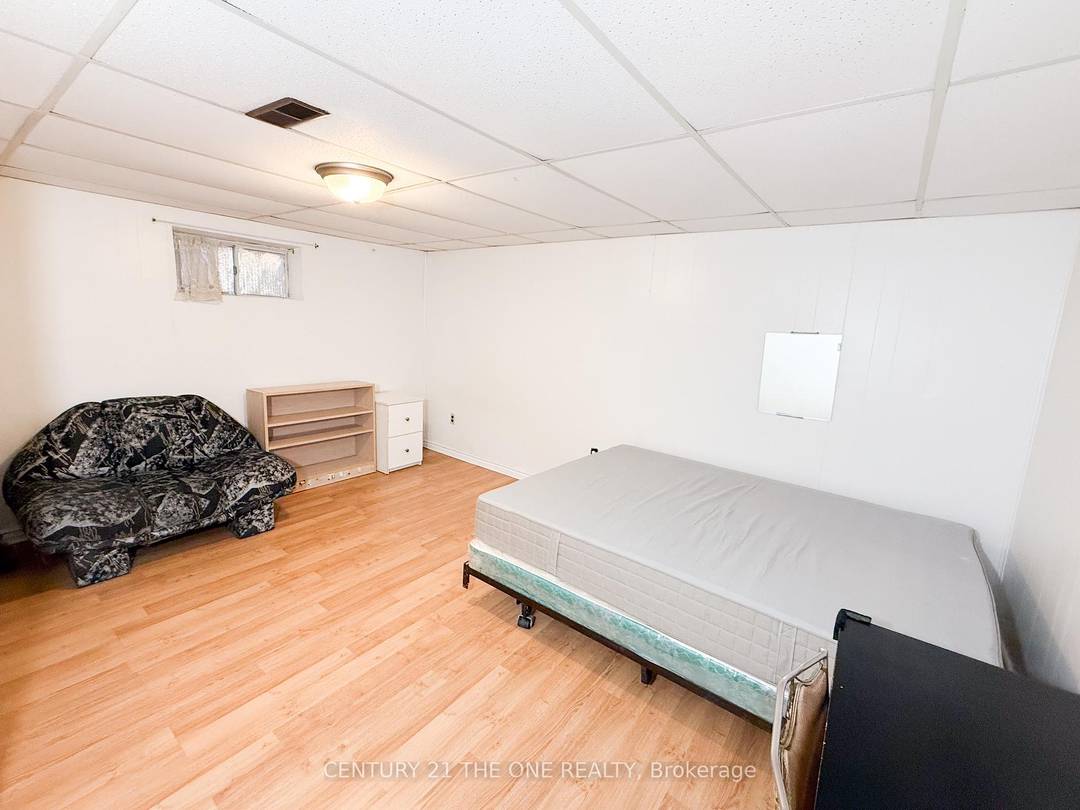 Welcome to this well maintained furnished basement room for rent located in the highly desirable Newtonbrook West community, near the convenient intersection of Bathurst Street and Drewry Avenue.