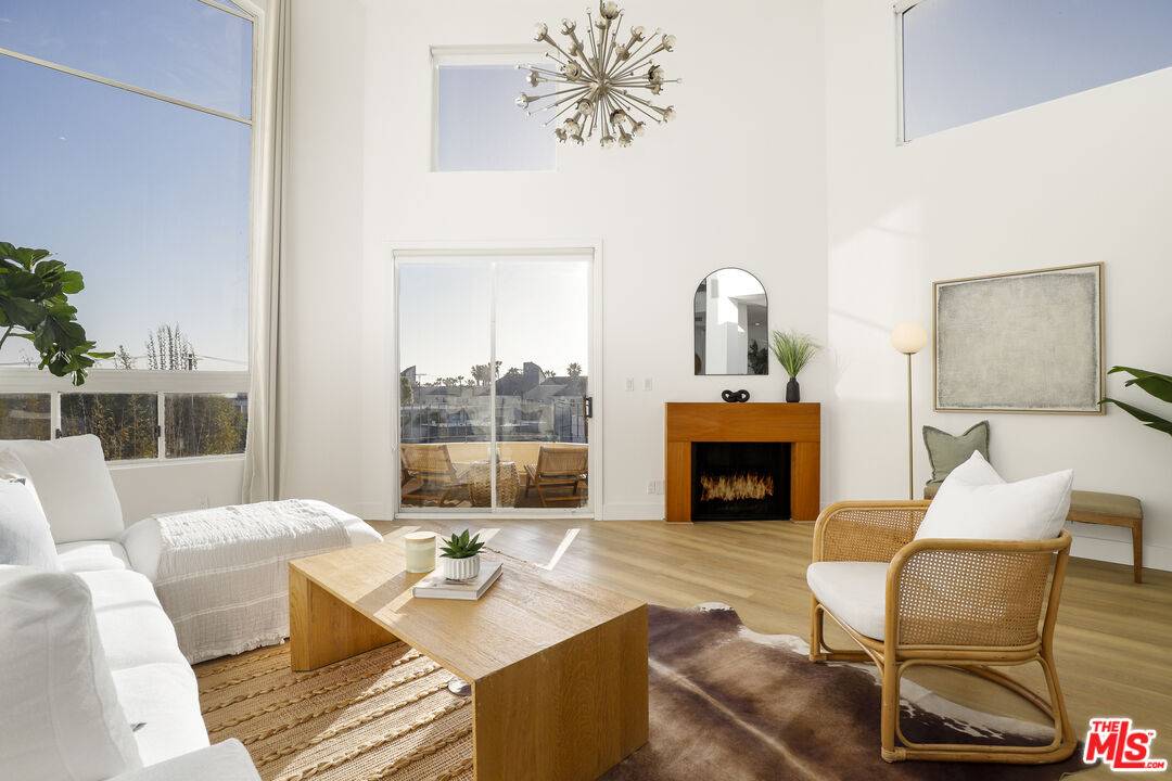 235   Main St 2BR Marina Del Rey La