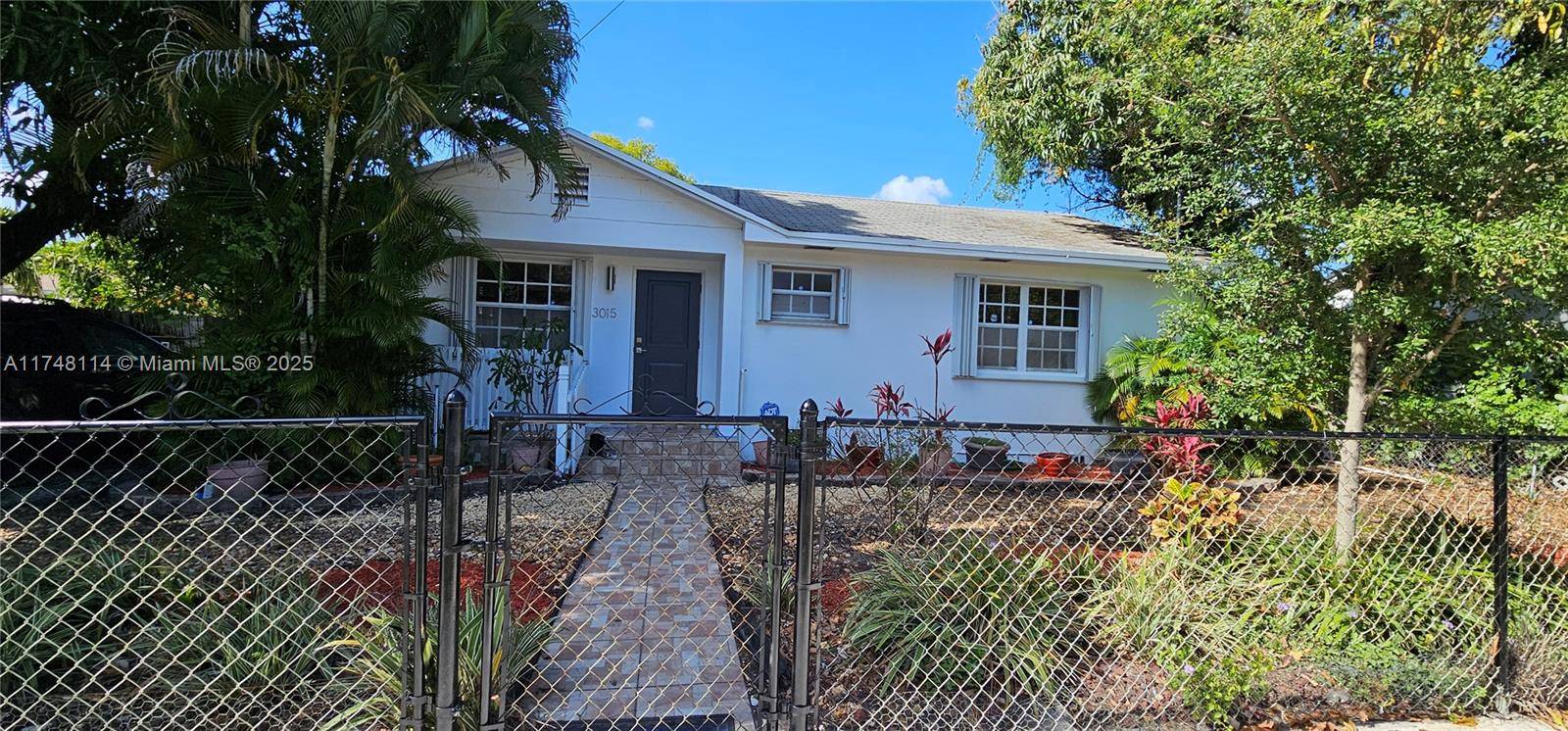 Now priced to sell ! This rare 3BR 2BA home in The Pines is loaded with unique features 1, 404 sq ft of living space, a highly sought after detached ...