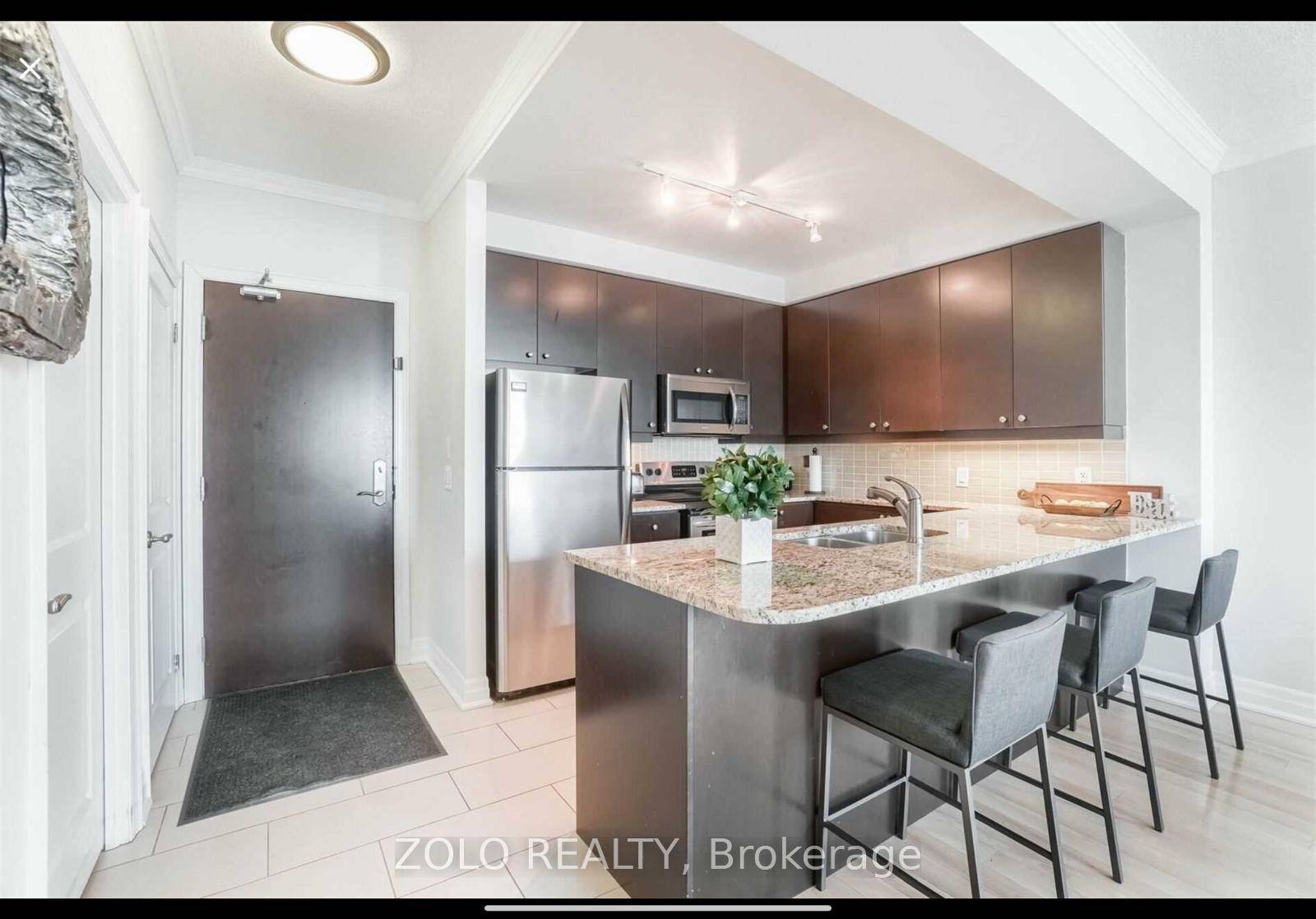 Luxurious spacious 2 bed and 2 bath condo in the heart of Brampton downtown.
