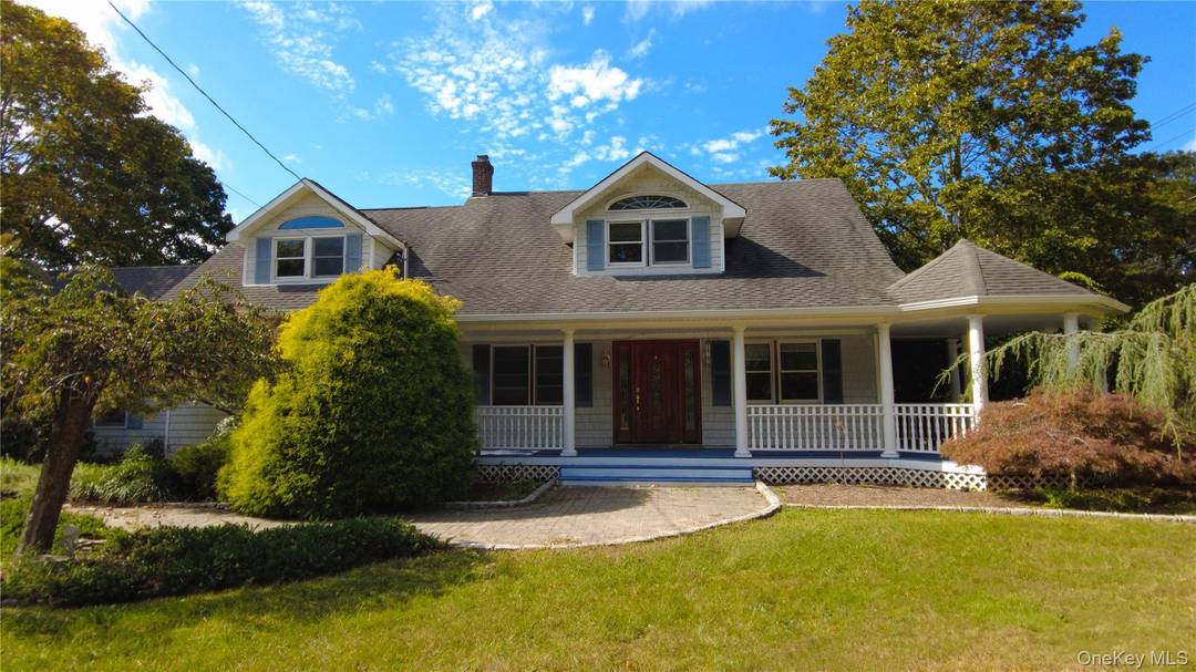 Endless Possibilities amp ; Opportunities for Buyers Looking for an Updated Home with a Separate Guest Cottage for the Extended Family.