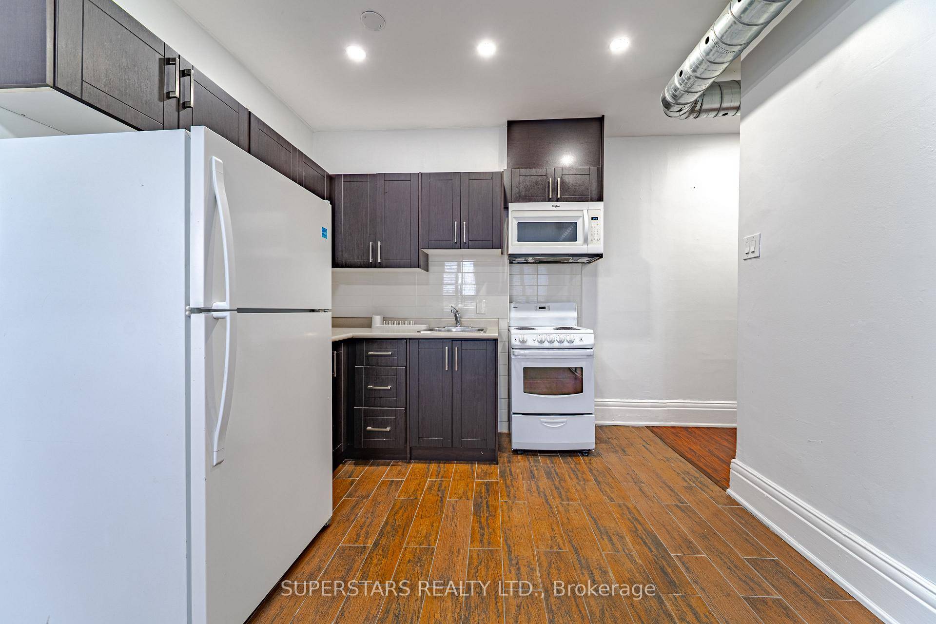 UTILITIES INCLUDED. Bachelor unit on King St W !