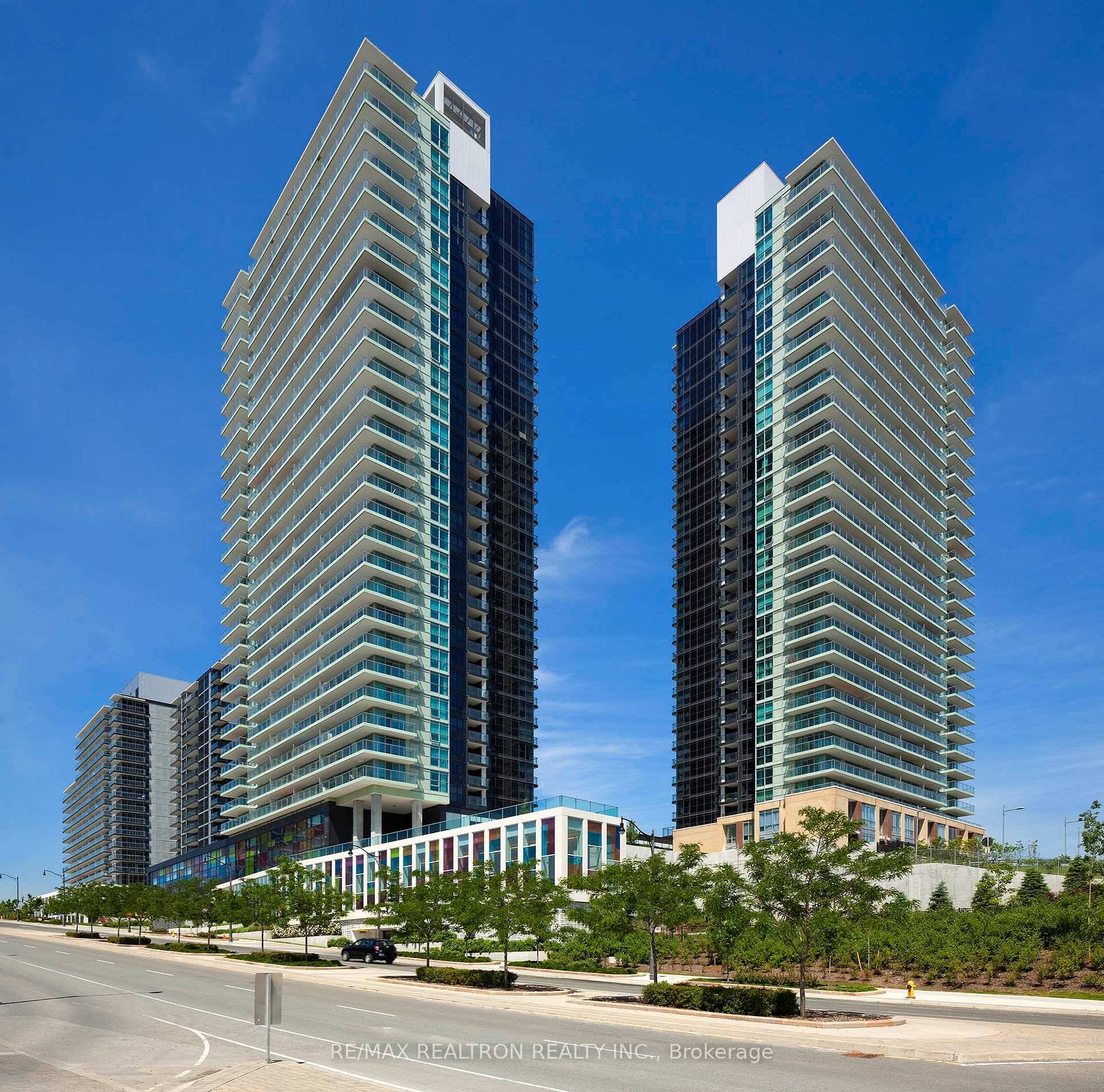 Large Open Concept 1 1 Unit 660 sq ft plus 44 sq ft open balcony on High floor with Unobstructed East View, excellent condition maintained by landlord.