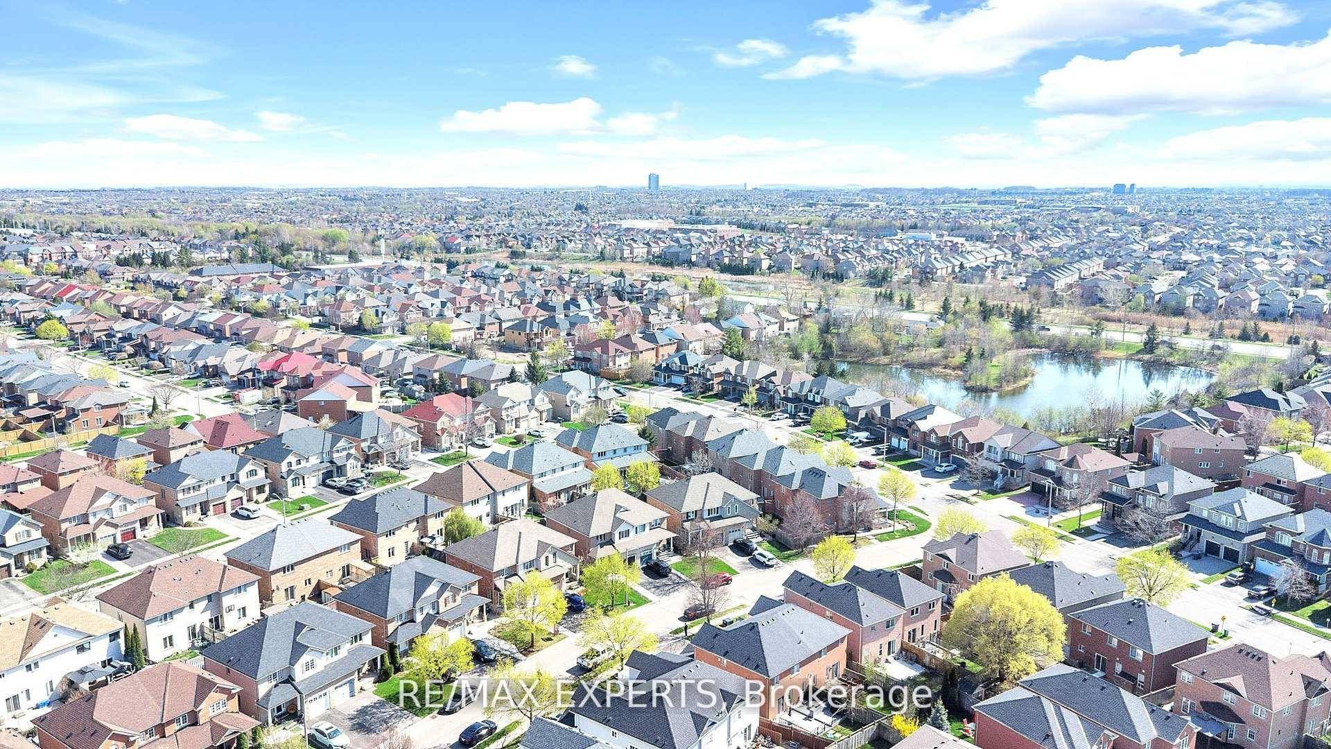 Your search is over ! This stunning property offers an impressive array of features that will captivate even the most critical of buyers.