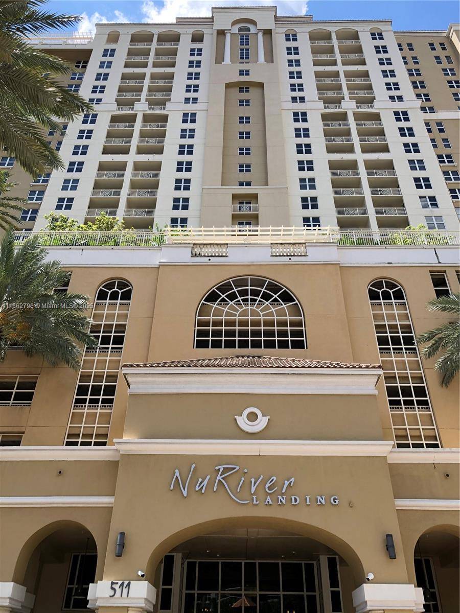 Absolutely amazing, spacious 2 2 in a wonderful building.