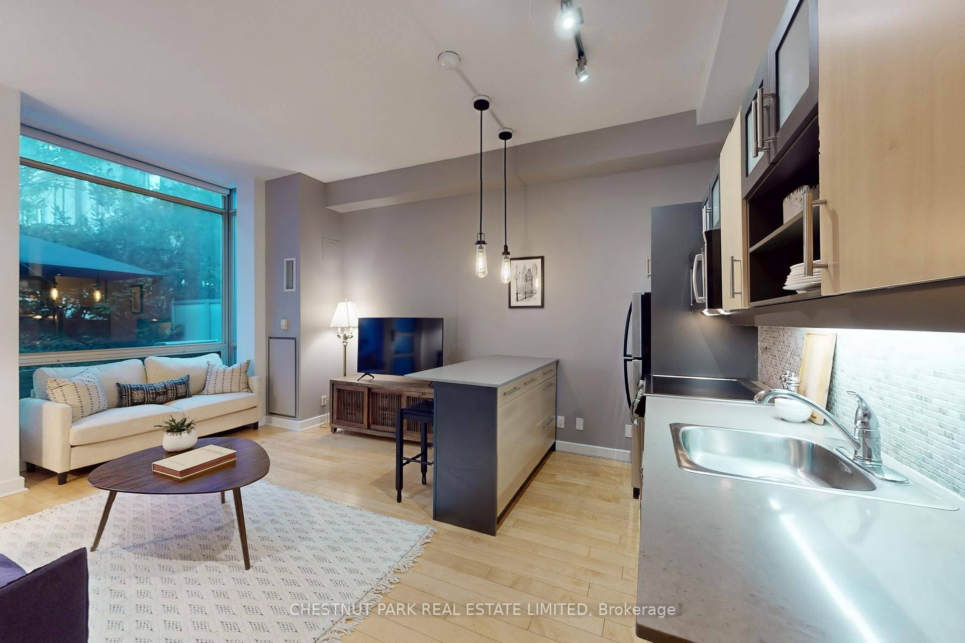 Fly like a G6 ! Fabulous and rarely offered garden suite with gated access to the street !