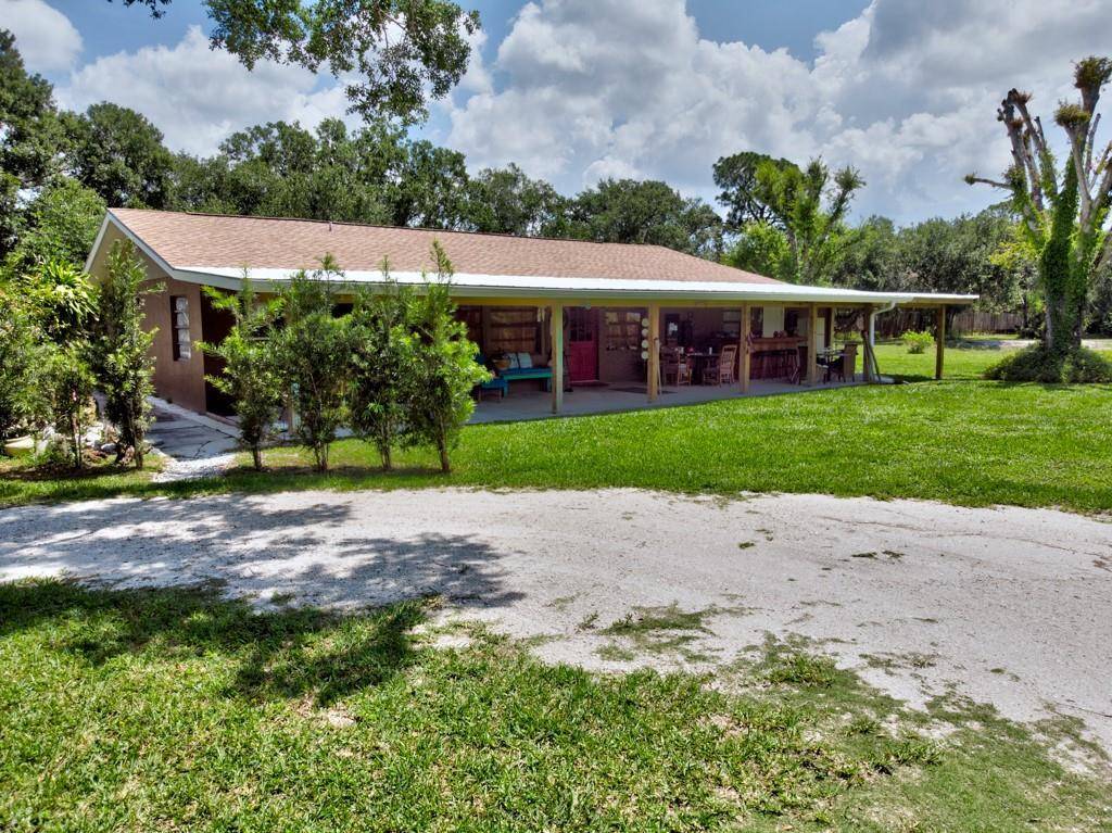 5 acre home w privacy fence, Electric Gate, 3 2, Plus Guest House 1200 Sq Ft.