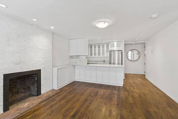 This is an amazing apartment with boutique hotel finishes, Central AC with remotes in every room, digital thermostat controlled heat, 2 en suite Marble Bathrooms and 2 full bedrooms.