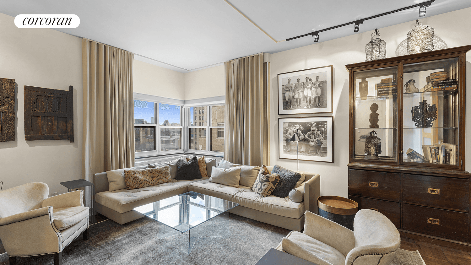 This bright oversized alcove studio has an iconic view down to the the Freedom Tower and is located at the Brevoort East, one of the most desirable coops in Greenwich ...