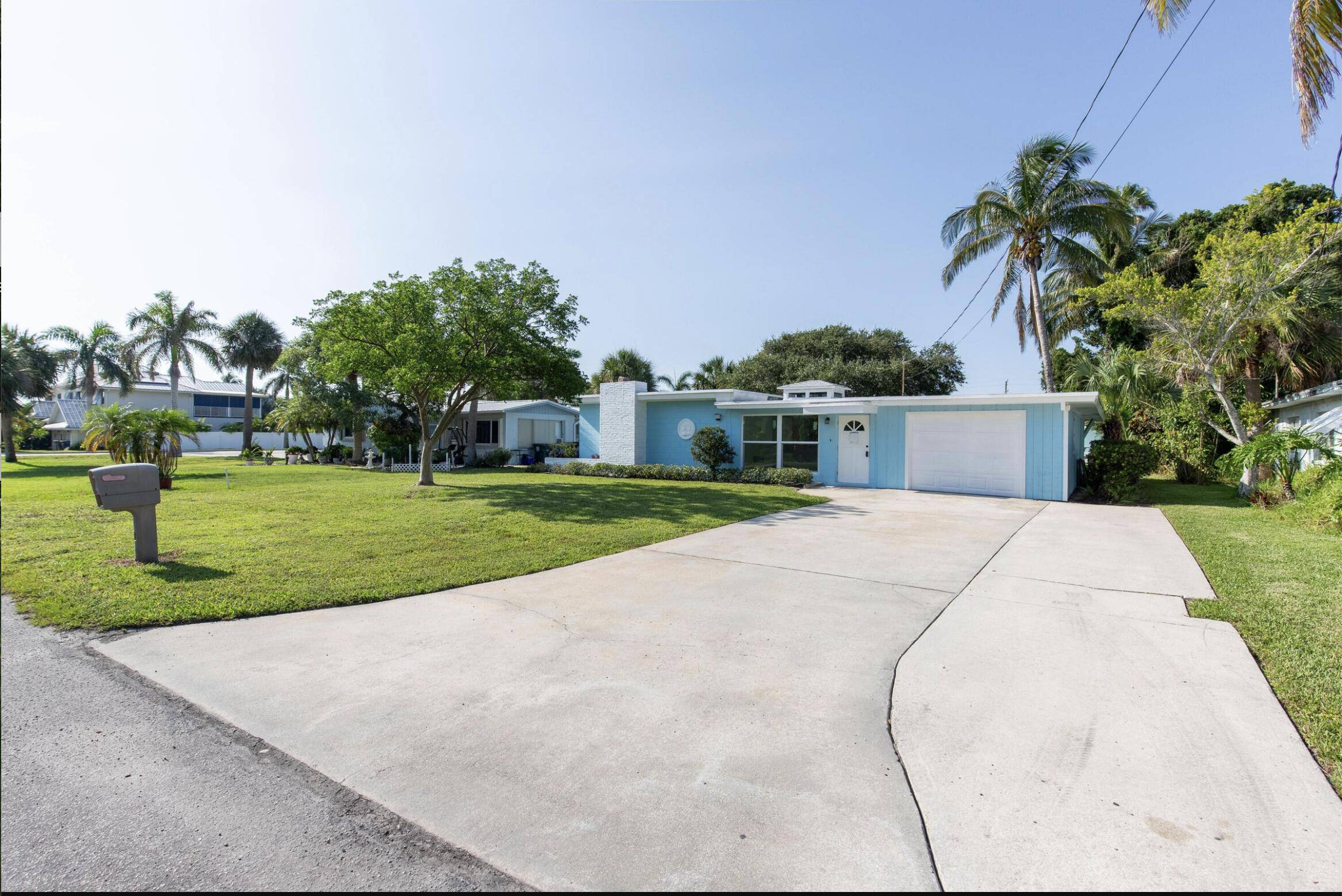 Beach House in Hutchinson Island in this highly desirable Surfside South Beach neighborhood.