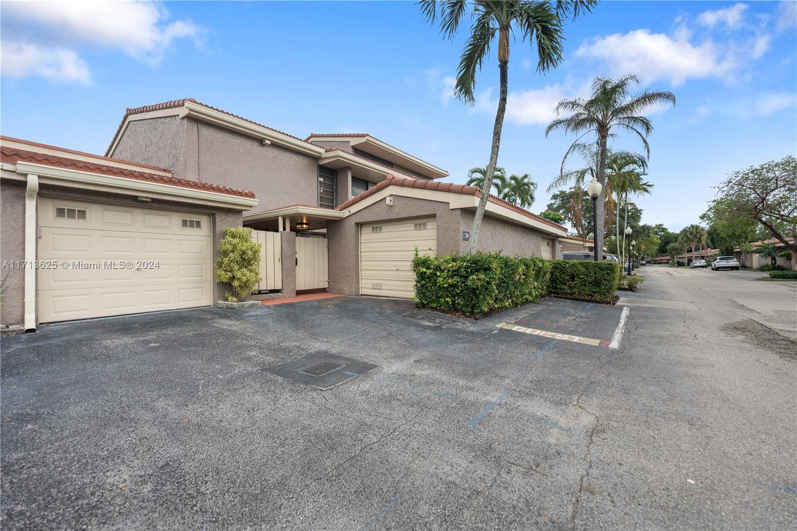 Motivated ! Emerald Hills 3bed 2.