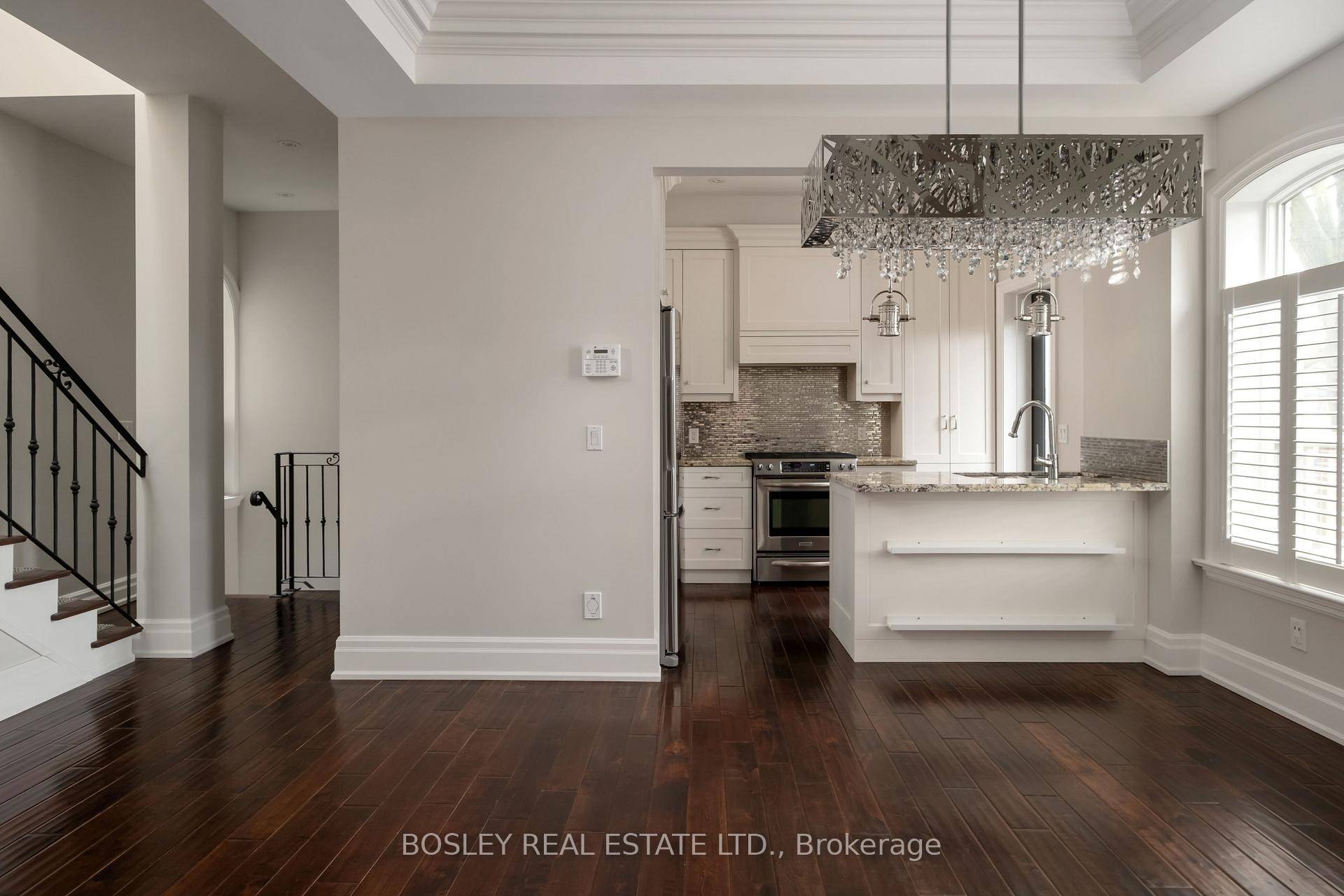 Located on the upper floors of a Victorian mansion, this bright and spacious townhouse style skylights, vaulted ceilings, plaster moldings, crystal door knobs and designer wallpaper.