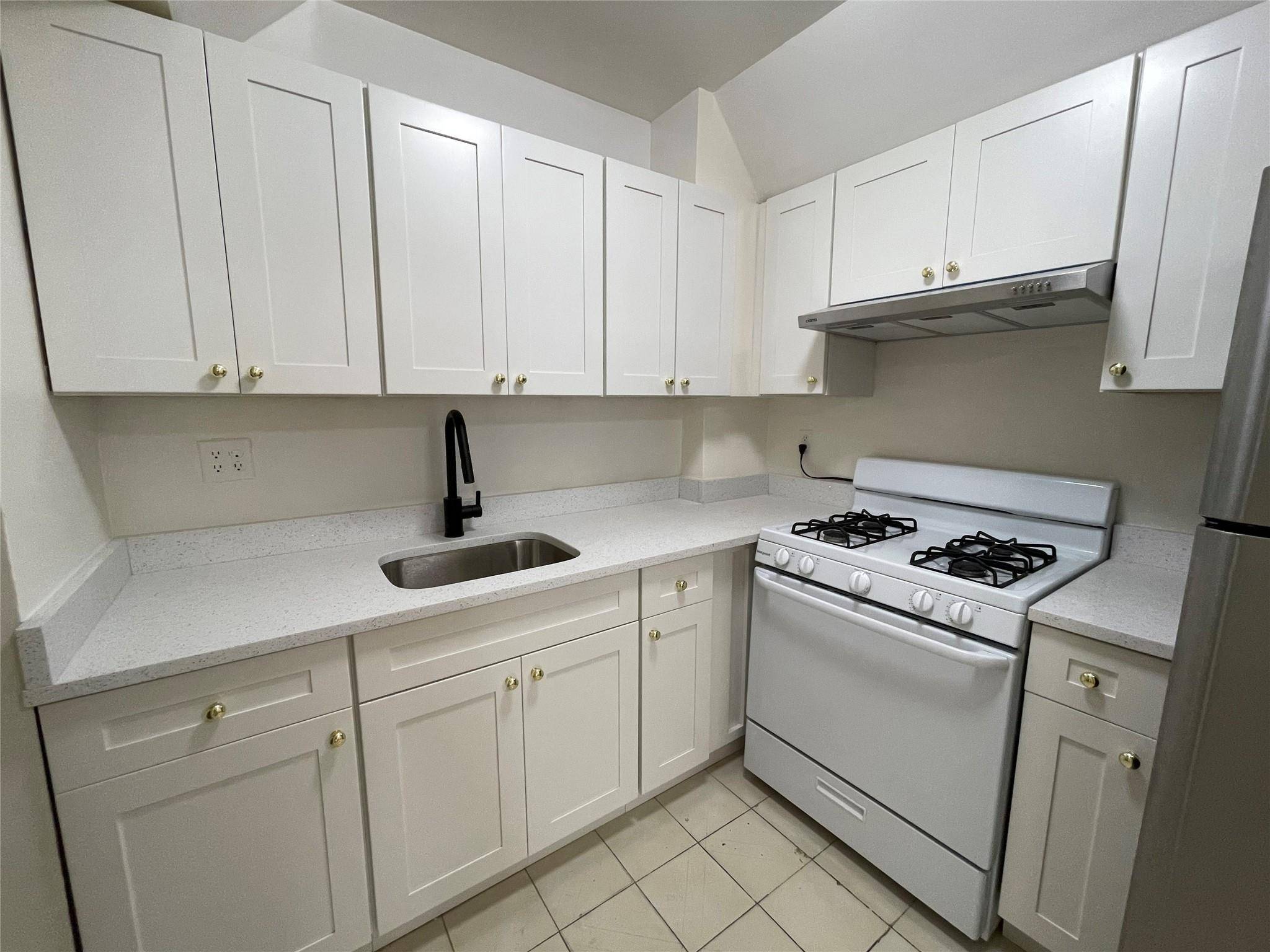 2 3 Bedroom amp ; 2 Full Bath Condominium in Downtown Flushing.