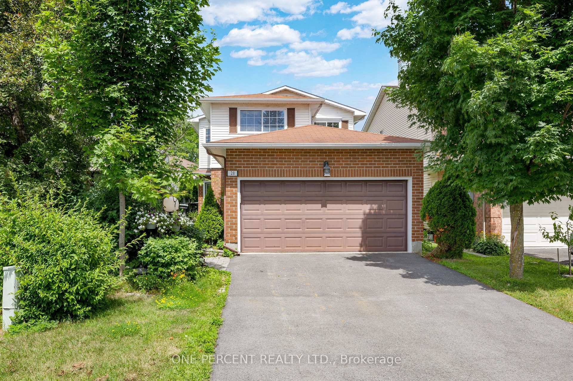 Welcome to 28 Chickasaw Crescent, located in the highly desirable Bridlewood neighbourhood.