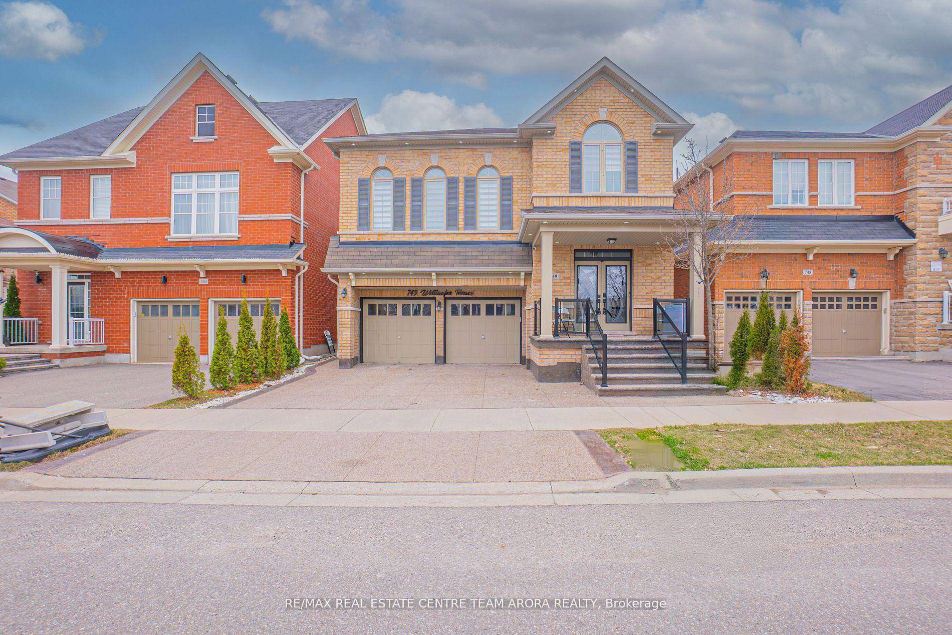 Luxury Living Boasting approximately 3, 400 sq.