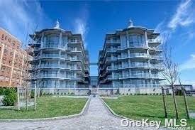 2 bedrooms 2 bathrooms apartment next by the ocean.