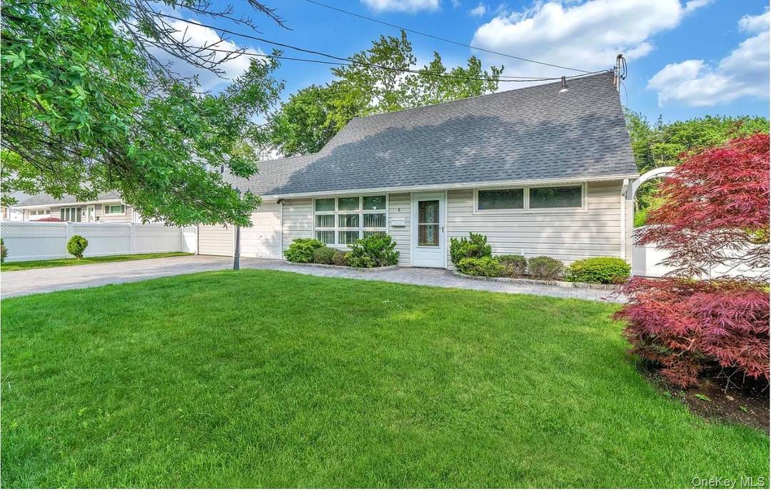 Expanded Cape Cod in Prime Syosset Location !