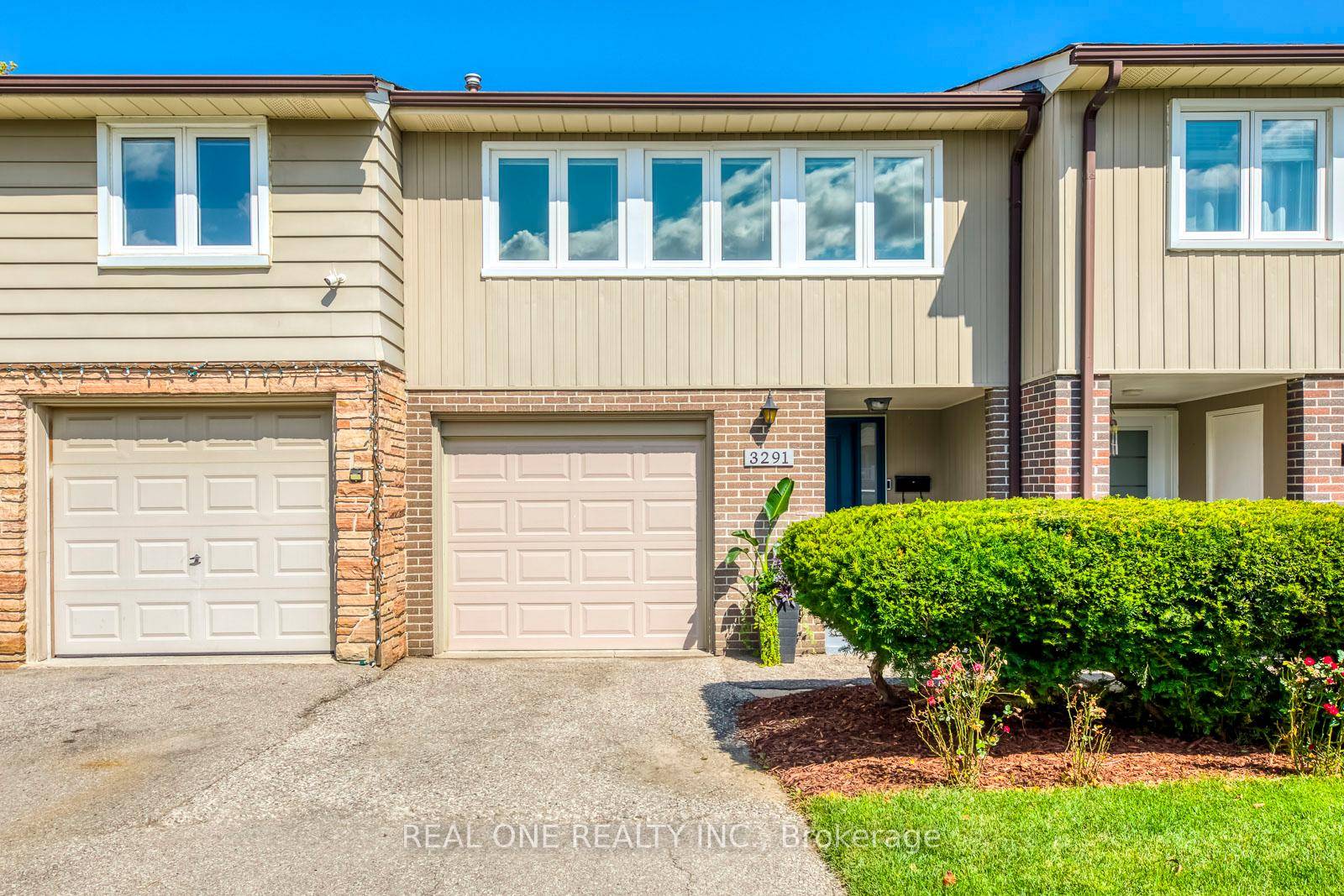 Beautifully Renovated in 2021 this TH with 120, 000 in Premium Upgrades amp ; Low Maintenance Fees 141.