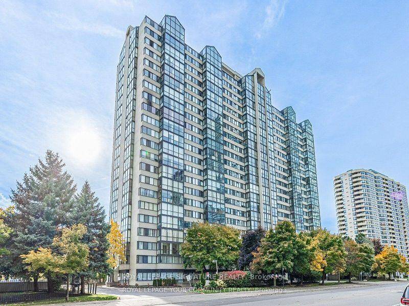 Two Bedrooms Plus Solarium 1200 Sqft Corner Unit Overlooking Lake In Downtown Mississauga Near Square One.