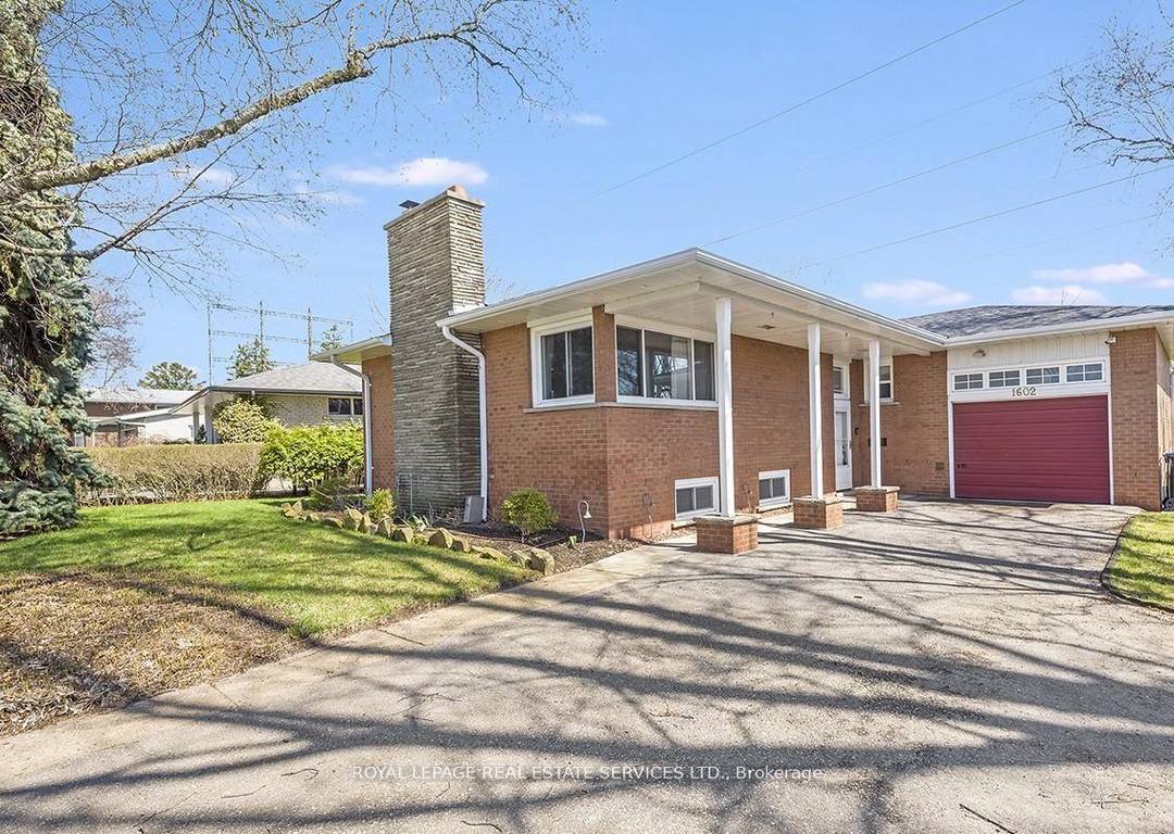 Great Three Bedroom Bungalow in a Highly Sought After South Mississauga Neighbourhood, Just Minutes from Etobicoke and Sherway Gardens Shopping Mall.