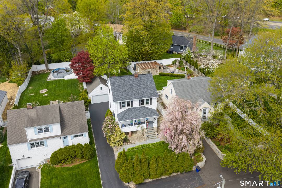 Location is everything ! Situated on a private lot with a patio and yard for entertaining, just steps from the Noroton Heights train station and Darien's vibrant new shopping districts, ...