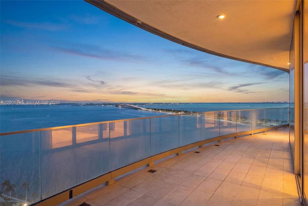 Be the first to live in the newest building in Brickell.