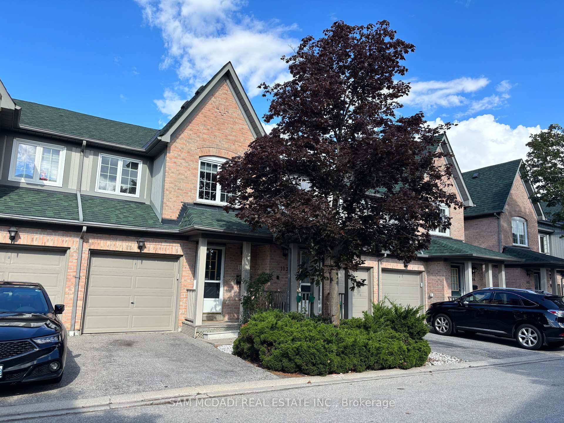 Charming Townhome in Sought After Mississauga Neighborhood.