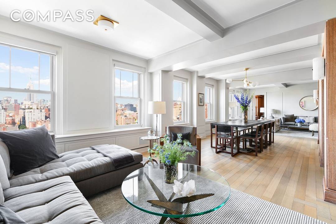 Perched atop The Waverly, this high floor apartment is flooded with light and enjoys spectacular open views.