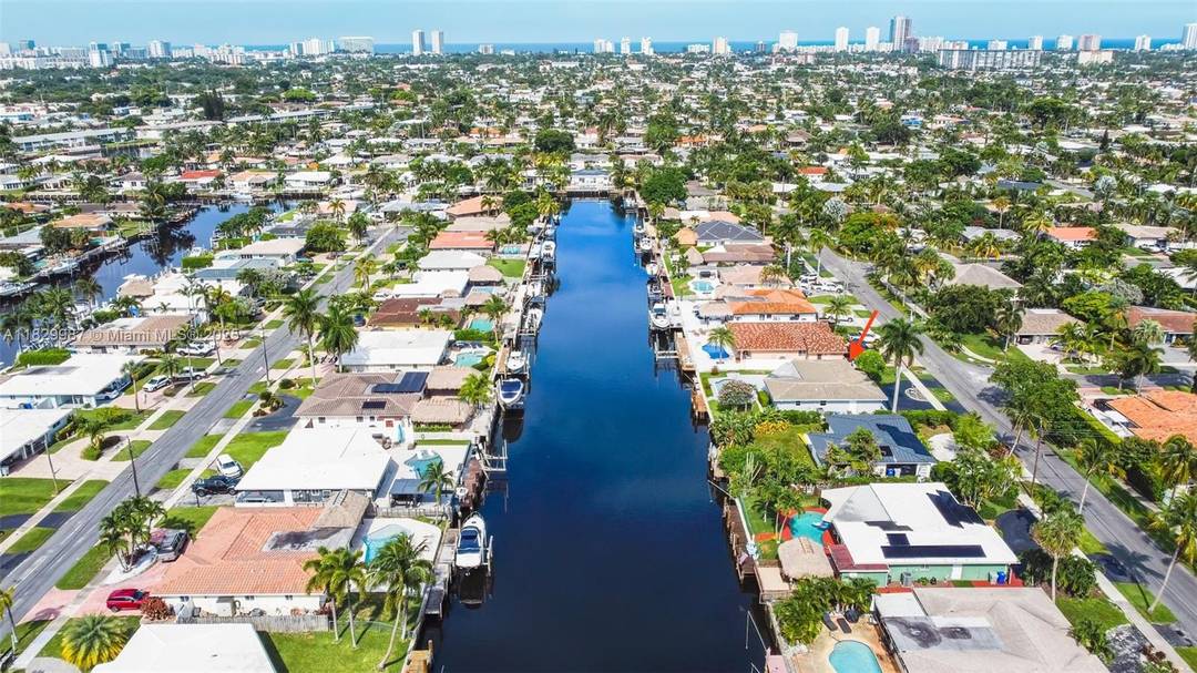 Wide canal waterfront GEM in Garden Isles !