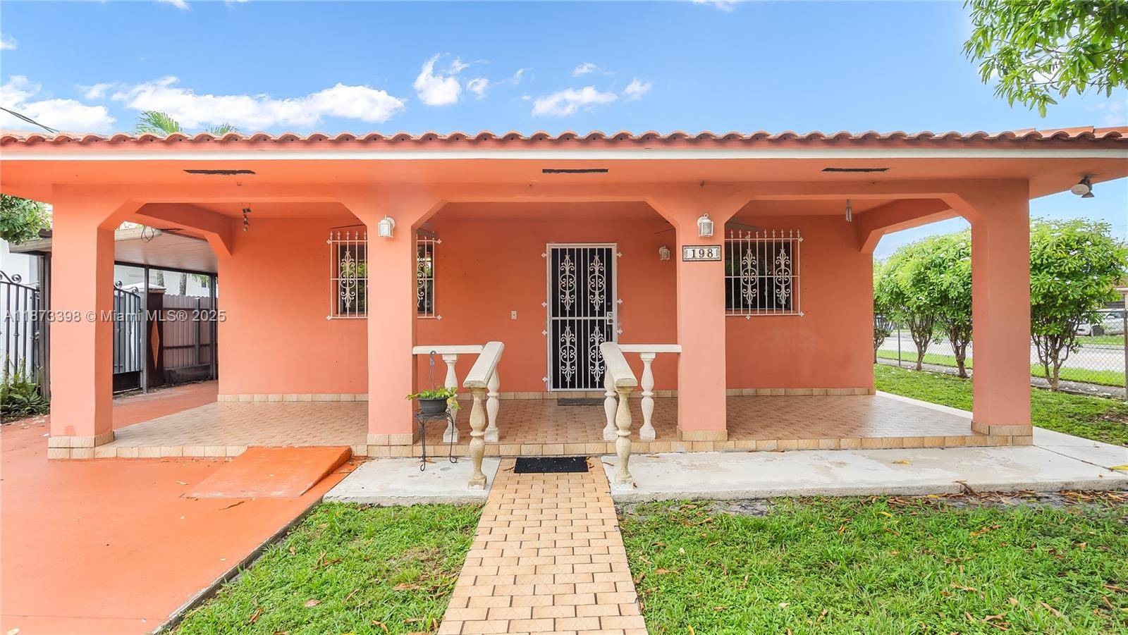 Hialeah living at it's best !