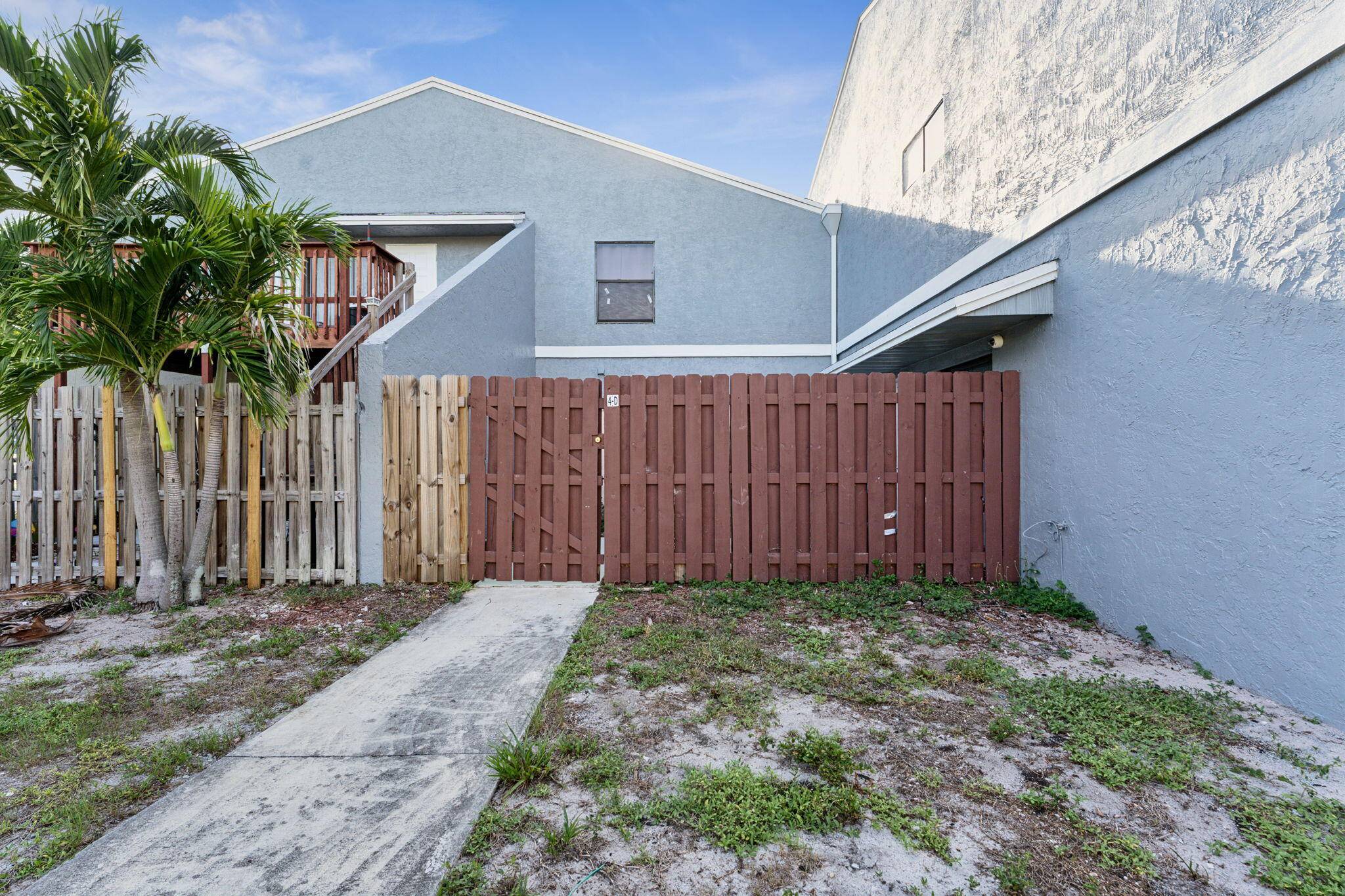 Charming 2 bedroom, 2 bathroom condo nestled in the heart of Boynton Beach.