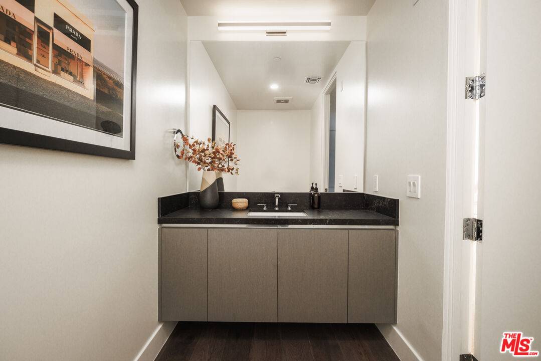 425 N Palm Dr 3BR Beverly Hills Post Office | B.H.P.O. La
