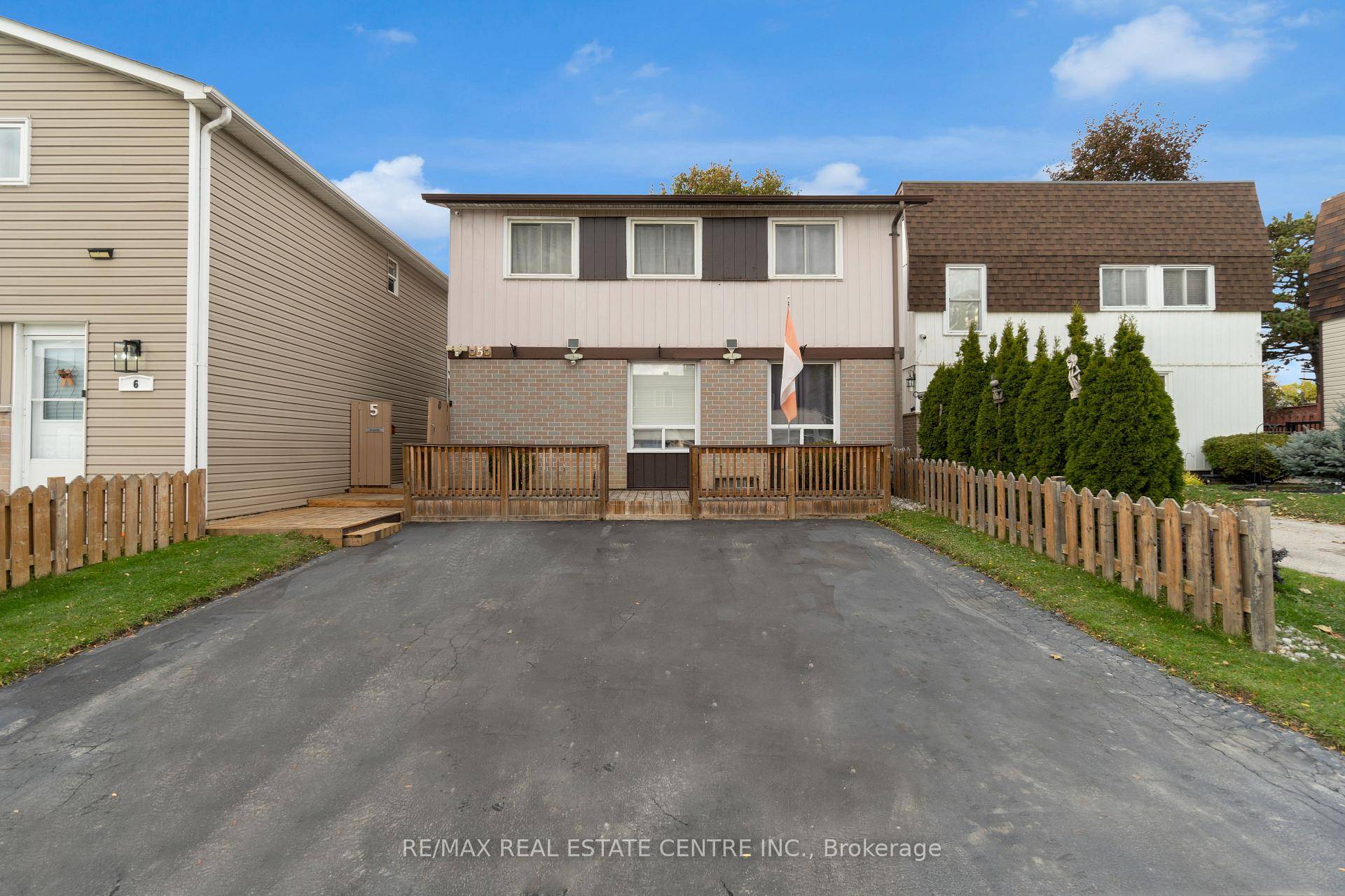 Welcome to this charming 3 bedroom, 2 bathroom detached home nestled in the desirable Central Park neighborhood.