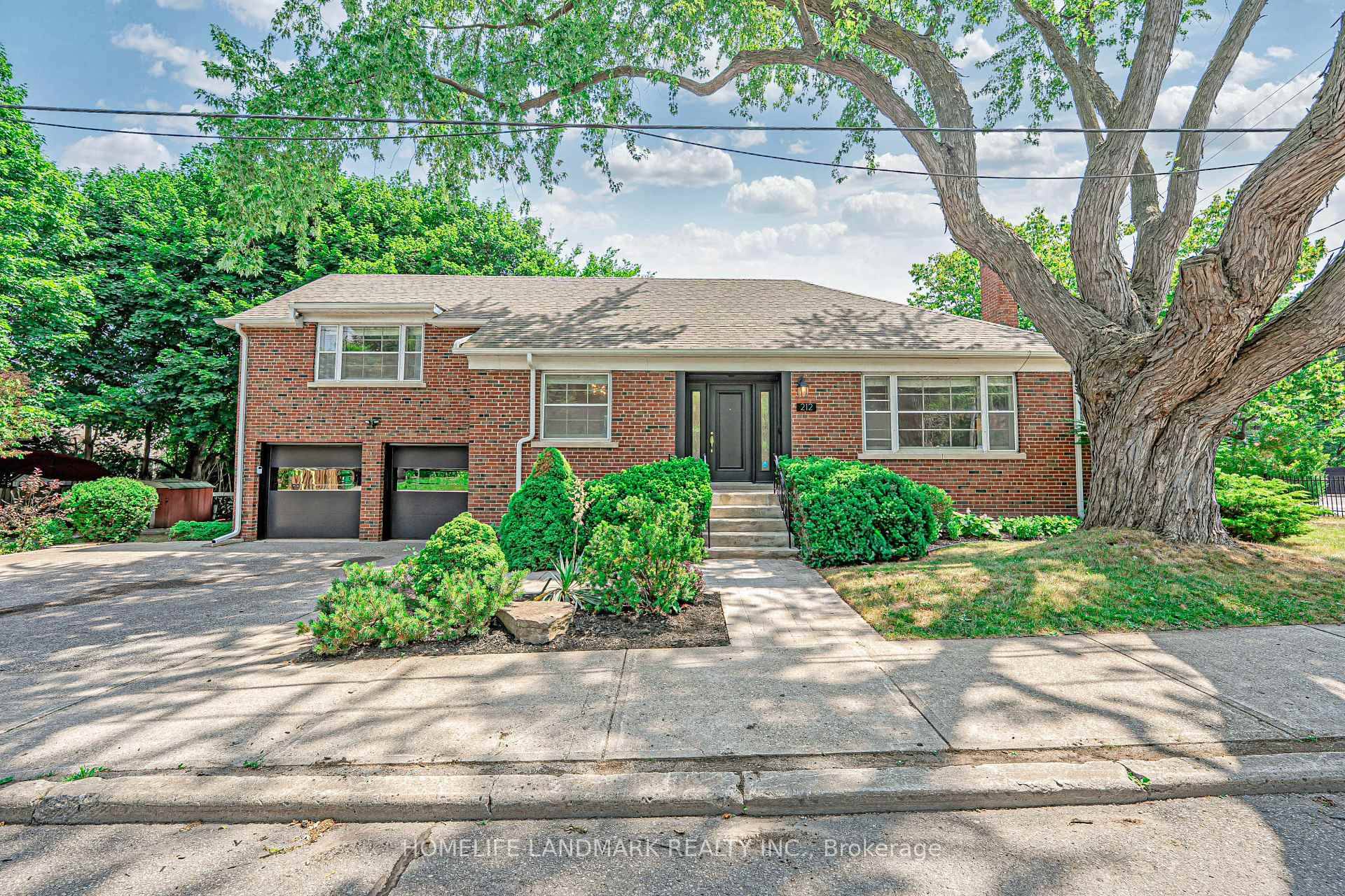 FRONTING on FENN AVE Welcome To This Fantastic Opportunity In The Prestigious St.