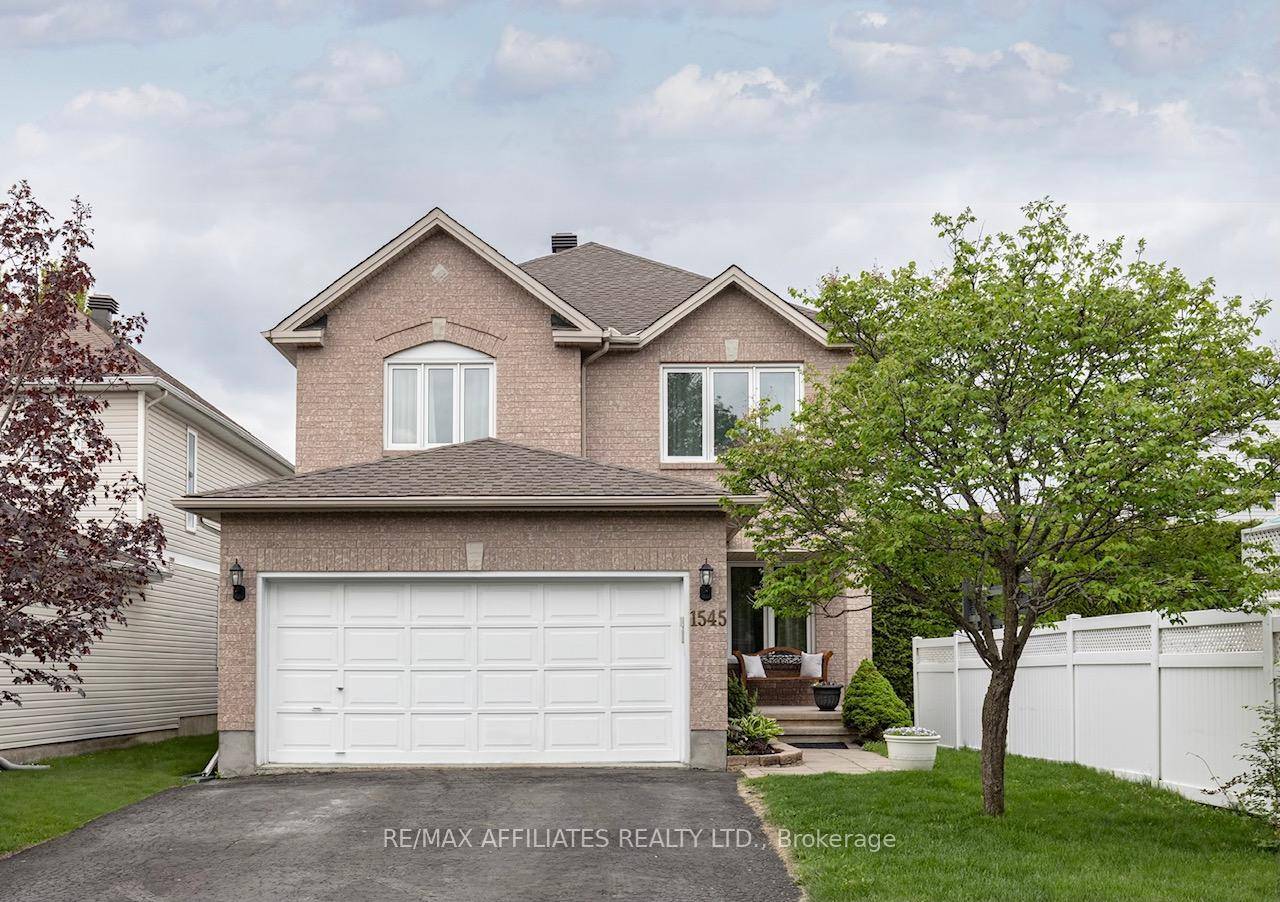 Welcome to this wonderful 4 bedroom home in a family friendly neighbourhood !